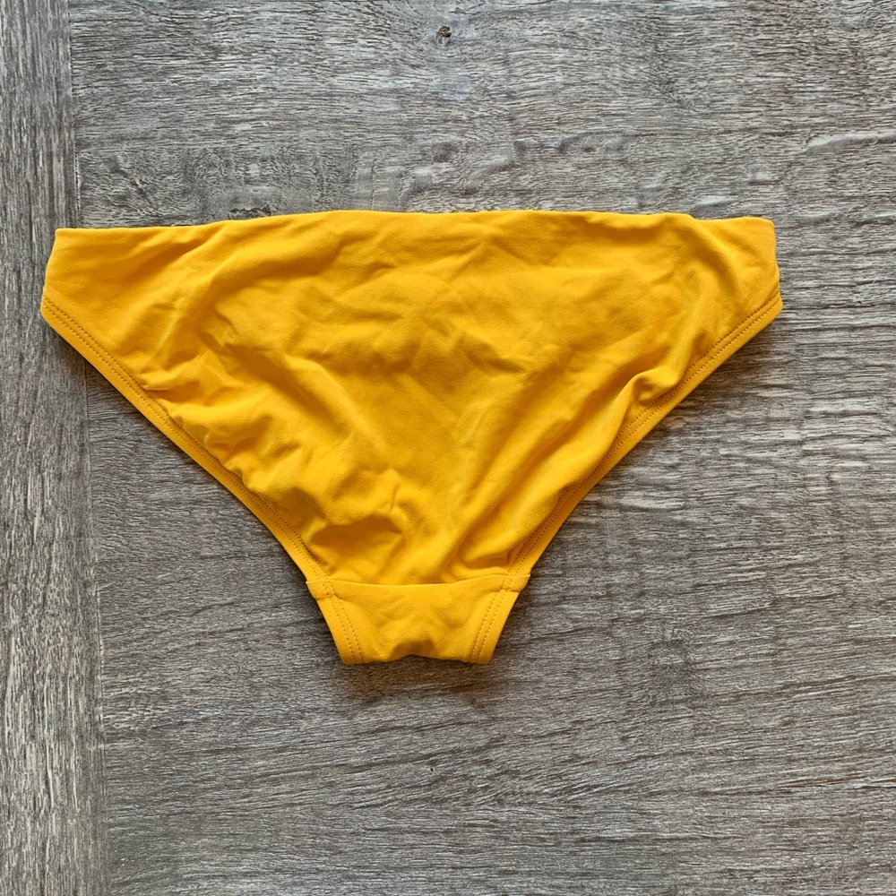 Robin Piccone Bikini - Picture 5 of 5